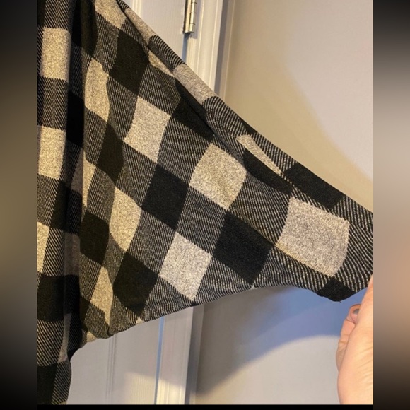Limelush Boutique Plaid Checkered Cacoon Sweater Wrap Size L - Picture 2 of 3